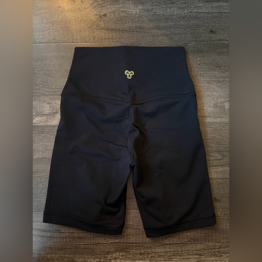 Aritzia Golden Black Women's Shorts